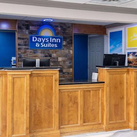 Days Inn & Suites By Wyndham Commerce Buitenkant foto